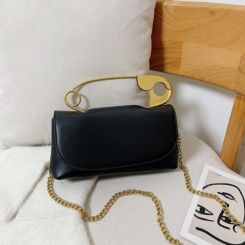 Leather saftey -pin handle cross body bag | Clutch Fate 